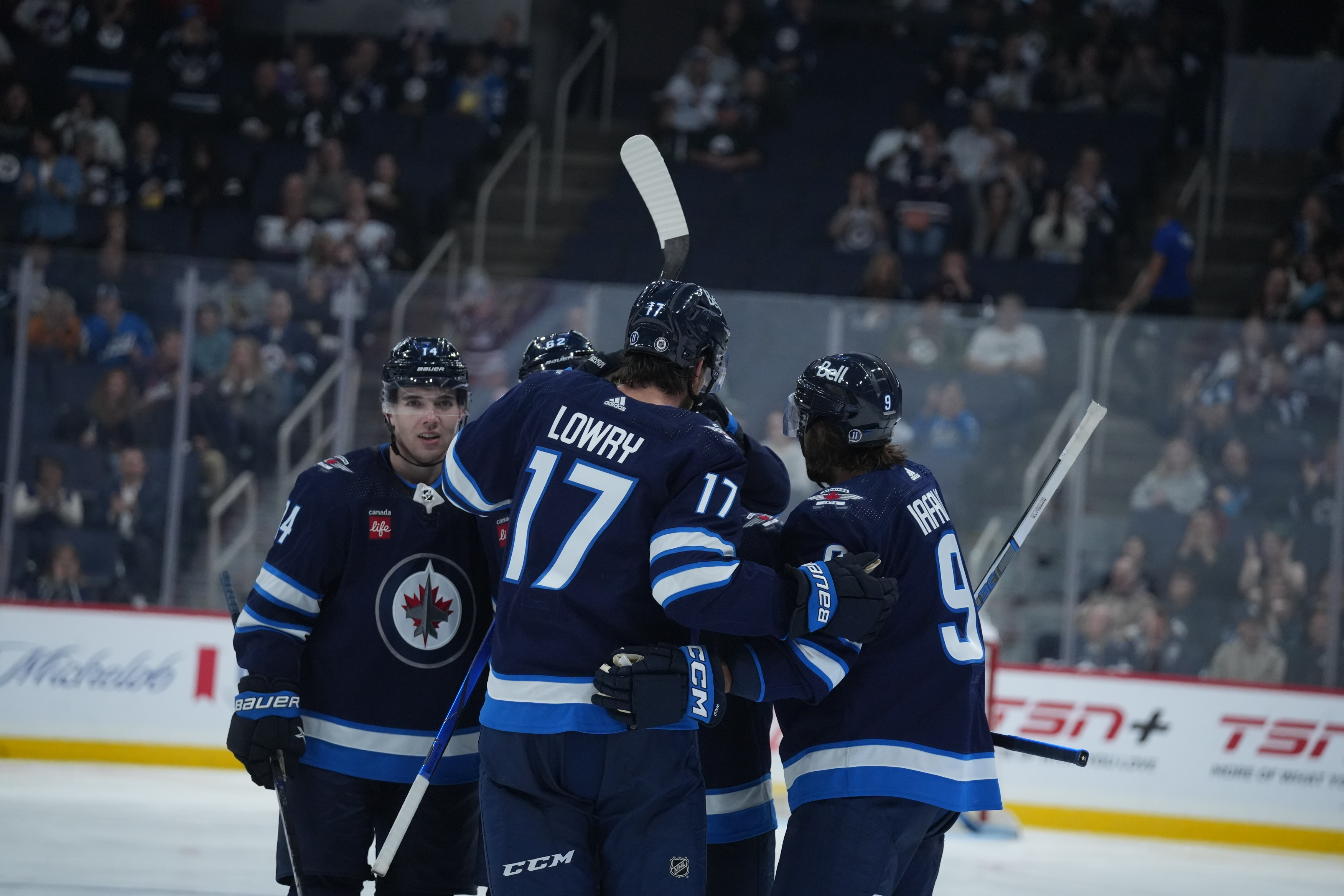 Hellebuyck brilliant as Jets edge Wild 3-1 to secure playoff spot